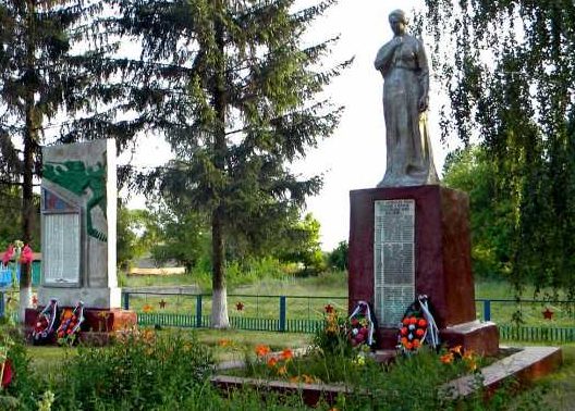 с. Мало-Солдатское Беловского р-на. Памятник воинам-односельчанам и братская могила, в которой похоронен 81 советский воин, в т.ч. 33 неизвестных, погибших в феврале 1943 года.