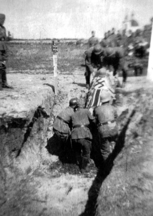 Похороны немецкого офицера. 1942 г.