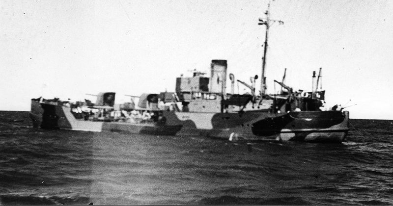 Корабли Ладожской флотилии на охране конвоя.