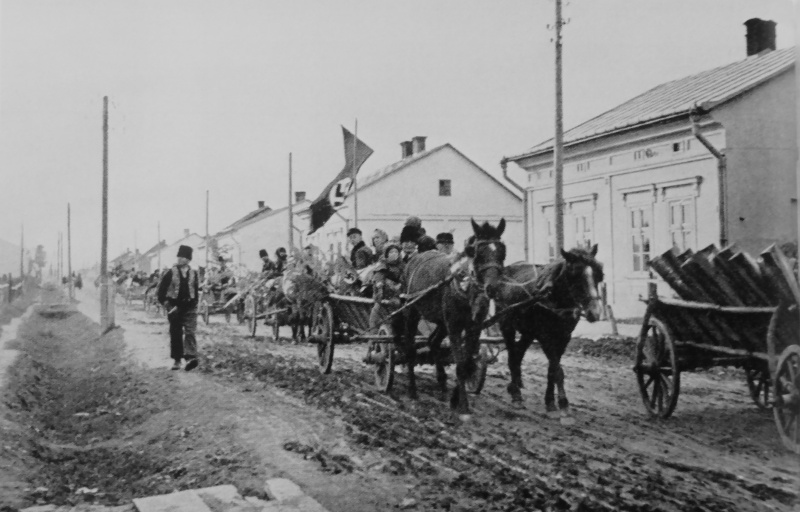 Немецкие переселенцы из Буковины направляются в Германию. Декабрь 1940 г. 