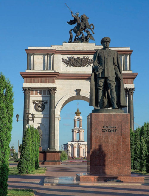 Памятник маршалу Г.К. Жукову. Скульпторы В.И. Бартенев и И.А. Минин.