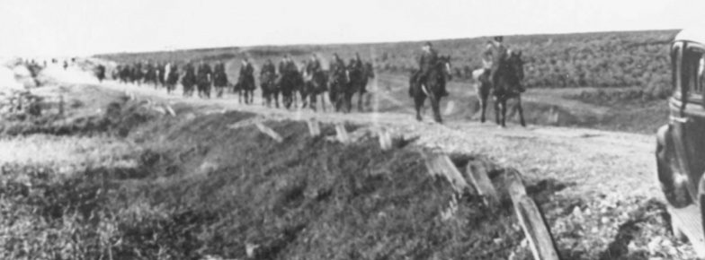 Советские кавалеристы на марше в Бессарабии. Июль 1940 г. 