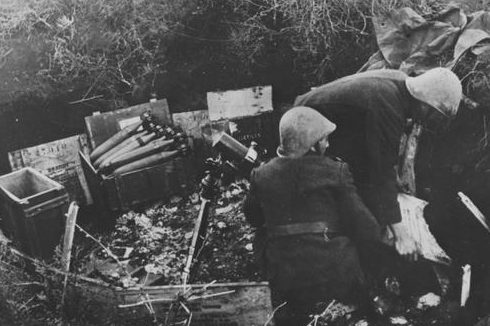 Позиция 81-мм миномета. Крым. 1942 г.