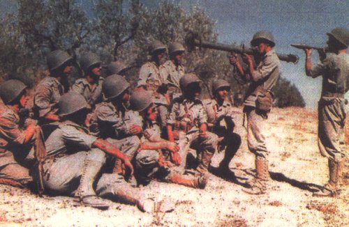 Обучение гранатометчиков. Италия, 1944 г.