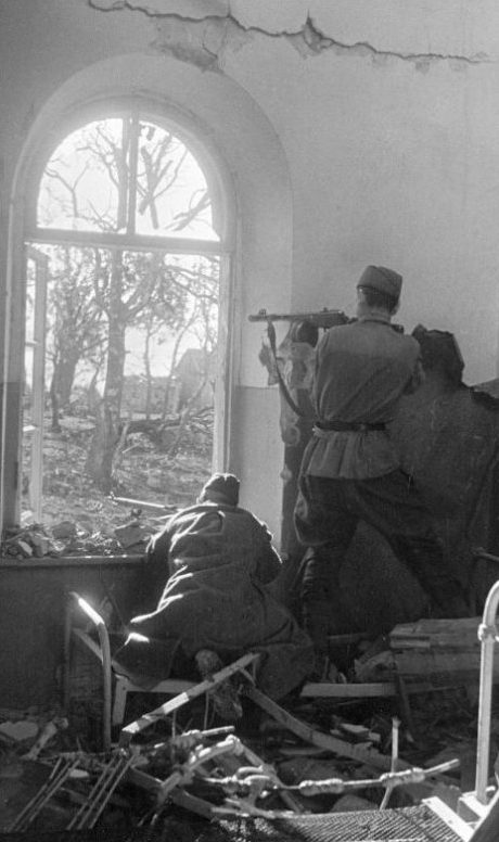 Уличный бой в Новороссийске. Сентябрь 1942 г.
