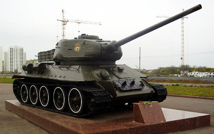 Памятник-танк Т-34-85. 
