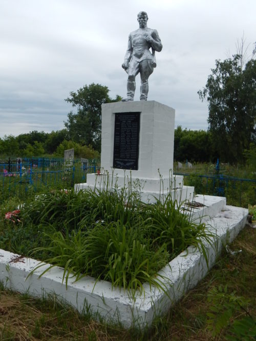 с. Песчаное Беловского р-на. Памятник, установленный в 1963 году на братской могиле, в которой похоронено 25 советских воинов, в т.ч. 4 неизвестных, погибших в марте 1943 г.