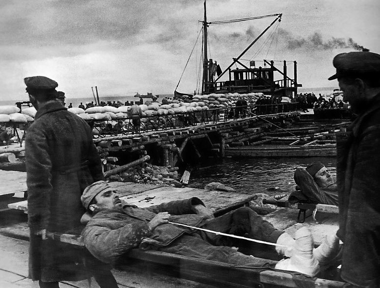 Эвакуация раненных из Ленинграда. 