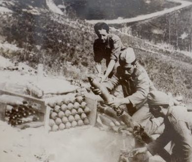 Расчет 81-мм миномета. Италия, 1944 г.