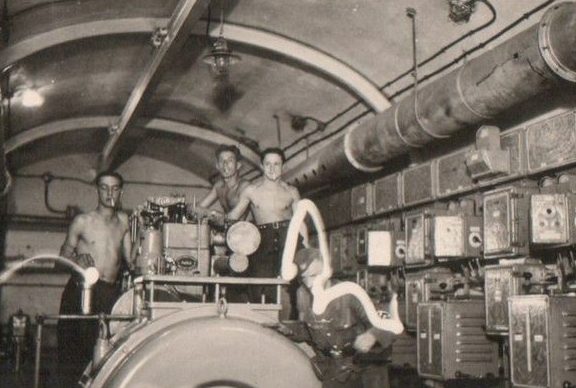Дизель-генератор одного из фортов. 1938 г.