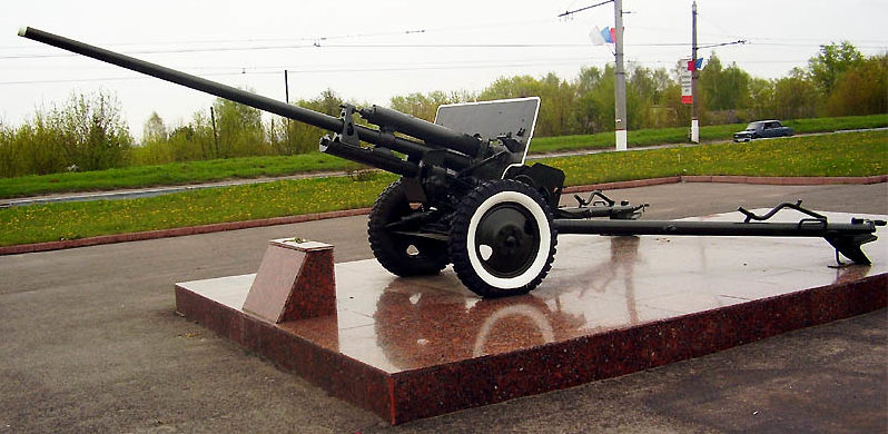 Памятник-пушка ЗИС-2. 