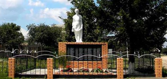 с. Пушкарное Кореневского р-на. Памятник, установленный в 1965 году на братской могиле, в которой похоронен 119 советских воинов, погибших в марте 1943 г. 