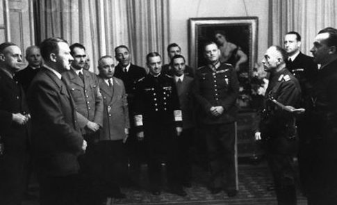 Маршал Атонеску и Гитлер. 12 апреля 1943 г.