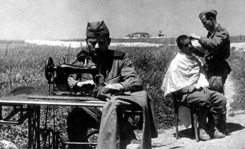 Фронтовой быт красноармейцев под Новороссийском. 1942 г. 