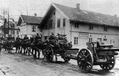  Немецкая артиллерия на конной тяге входит в Варшаву. 1939 г. 