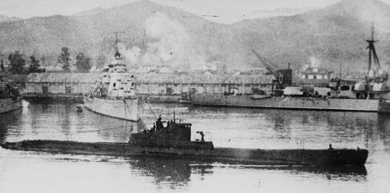 Подлодка Щ-205 в гавани Новороссийска. 1942 г.