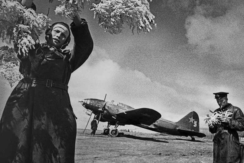 Весна на советском аэродроме под Новороссийском. 1943 г.