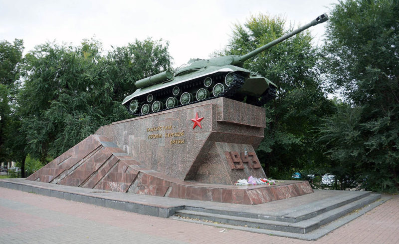 Памятник знак - танк ИС-3.