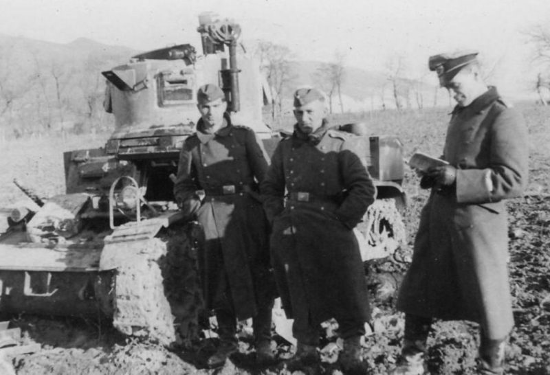 Подбитые танки под Новороссийском. 1943 г.