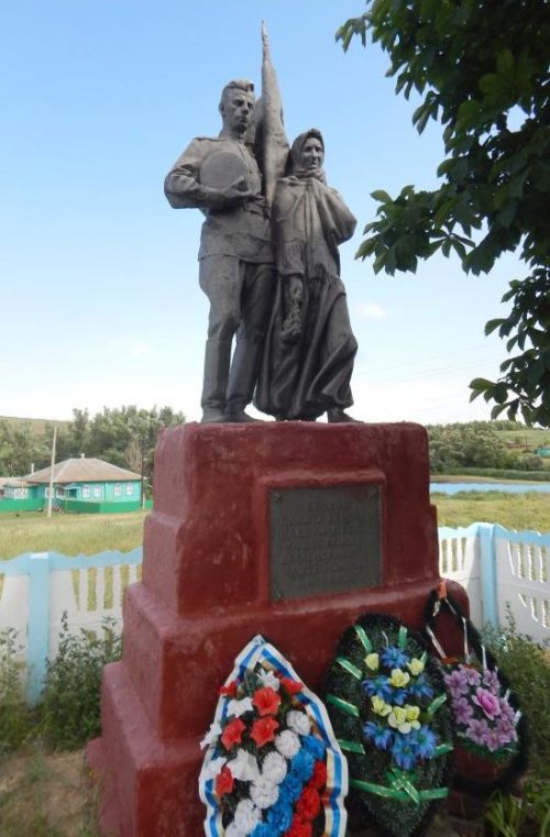 с. Богородицкое Горшеченского р-на. Памятник, установленный на братской могиле, в которой похоронено 9 советских воинов, в т.ч. 6 неизвестных.