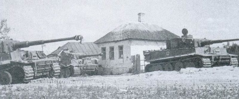 Немецкие танки в пригороде. 1-3 августа 1943 г.