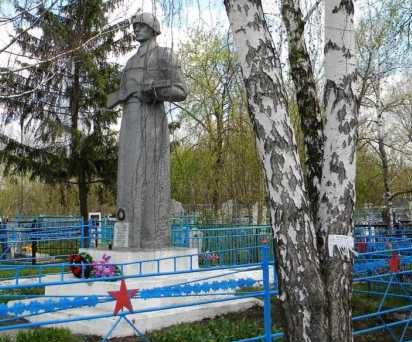 с. Ноздрачево Курского р-на. Памятник, установленный в 1978 году на братской могиле, в которой похоронено 7 советских воинов.