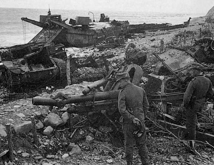 Подбитые танки под Новороссийском. 1943 г. 