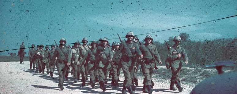 Румынская пехота на марше. 1943 г.