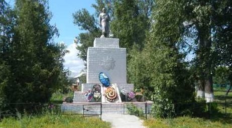 п. Горшечное. Памятник, установленный на братской могиле, в которой захоронено 378 советских воинов, в т.ч. 360 неизвестных.
