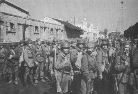 Румынская пехота в Кишиневе. 12 августа 1941г. 