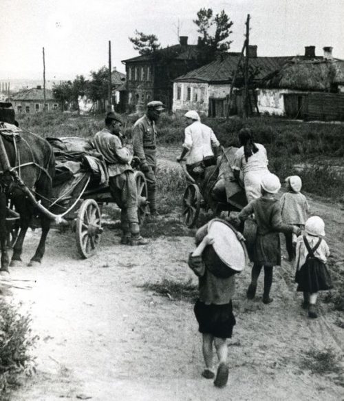 Красная Армия входит в город. 6 августа 1943 г.