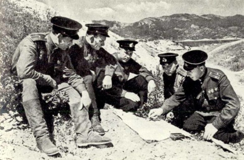 Офицеры на «Малой земле». 1943 г. 