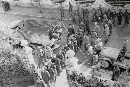 Итальянские военнопленные, захваченные бразильцами. Италия, октябрь 1944 г.