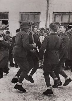 Празднование Нового года на Восточном фронте. 1943 г. 