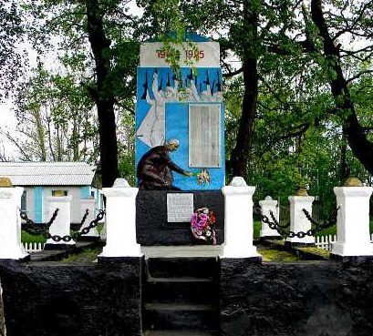 с. Средние Апочки Горшеченского р-на. Мемориал памяти односельчан, погибших в годы войны. 