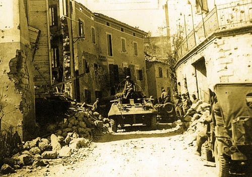 Бразильские войска в Монтезе. Италия, 1945 г. 