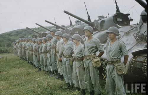 Бразильские танки M4 «Sherman» и их экипажи. Италия, 1945 г. 