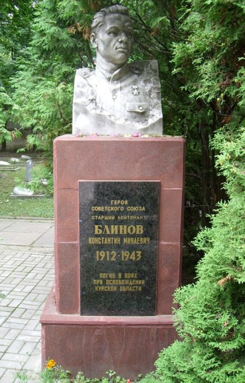 Памятник на могиле Героя Советского Союза К.М. Блинова.