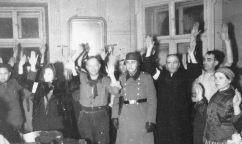 Арест евреев в Румынии для дальнейшей депортации. Декабрь 1941 г.