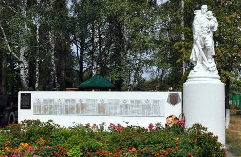 п. Поныри. Памятник Воину-освободителю на привокзальной площади, установленный в 1955 году на братской могиле, в которой захоронен 2001 советский воин, в т.ч. 1619 неизвестных, воевавших в составе 15-й, 81-й, 307-й, 3-й, 4-й гвардейских воздушно-десантных дивизий 13-й армии.