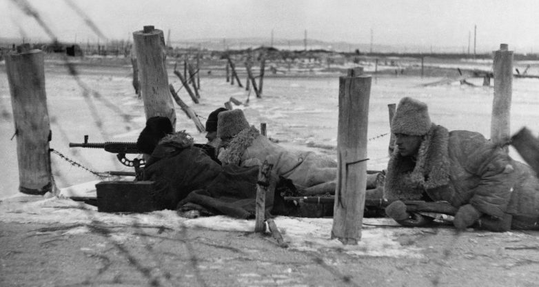 Румынский пулеметный расчет в районе Новороссийска. Февраль 1943 г. 