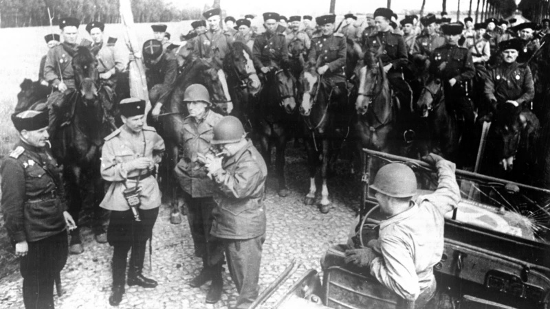 Встреча на Эльбе казаков 3-го кавалерийского корпуса с американскими офицерами. Апрель 1945 г. 