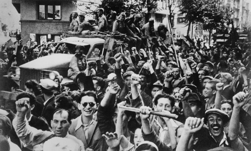 Советские войска входят в Бухарест. Август 1944 г. 
