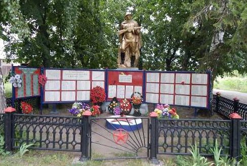 п. Останино Мантуровского р-на. Памятник в центре села, установленный в 1959 году на братской могиле, в которой похоронено 30 советских воинов. 