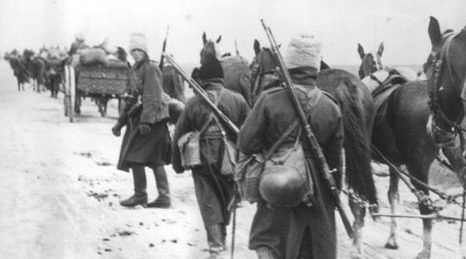 Войска 18-й пехотной дивизии на марше у Керчи. Май 1942 г.
