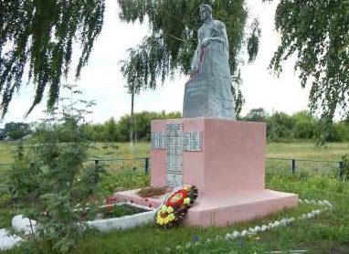 с. Пристенное Пристенского р-на. Памятник, установленный в 1952 году на братской могиле, в которой похоронено 112 советских воинов, в т.ч. 50 неизвестных.