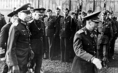 Маршал Ион Антонеску и генерал-полковник Эвальд фон Клейст. Крым, июнь 1942 г.
