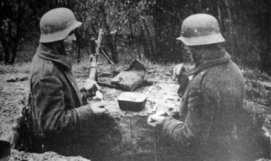 Пулеметный расчет у реки Тиса. 24 ноября 1944 г. 