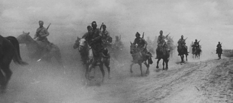Румынские кавалеристы на марше у Азовского моря. Сентябрь 1942 г. 