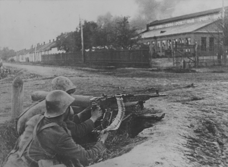 Румынская пехота в бою за Нальчик. Октябрь 1942 г.